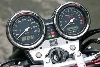vol104_CB400SF_03