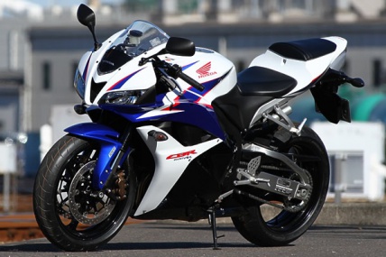 vol106_CBR600RR_01