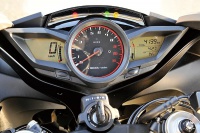 vol108_VFR1200F_03
