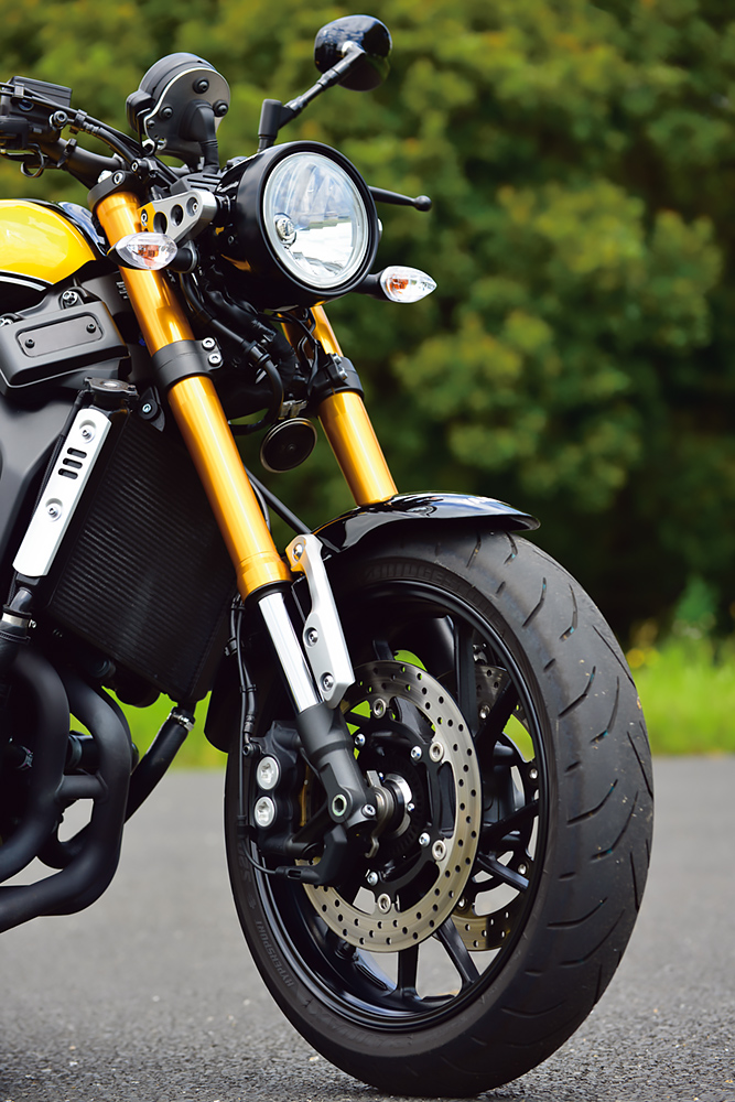 ヤマハ・XSR900のフロント足まわり