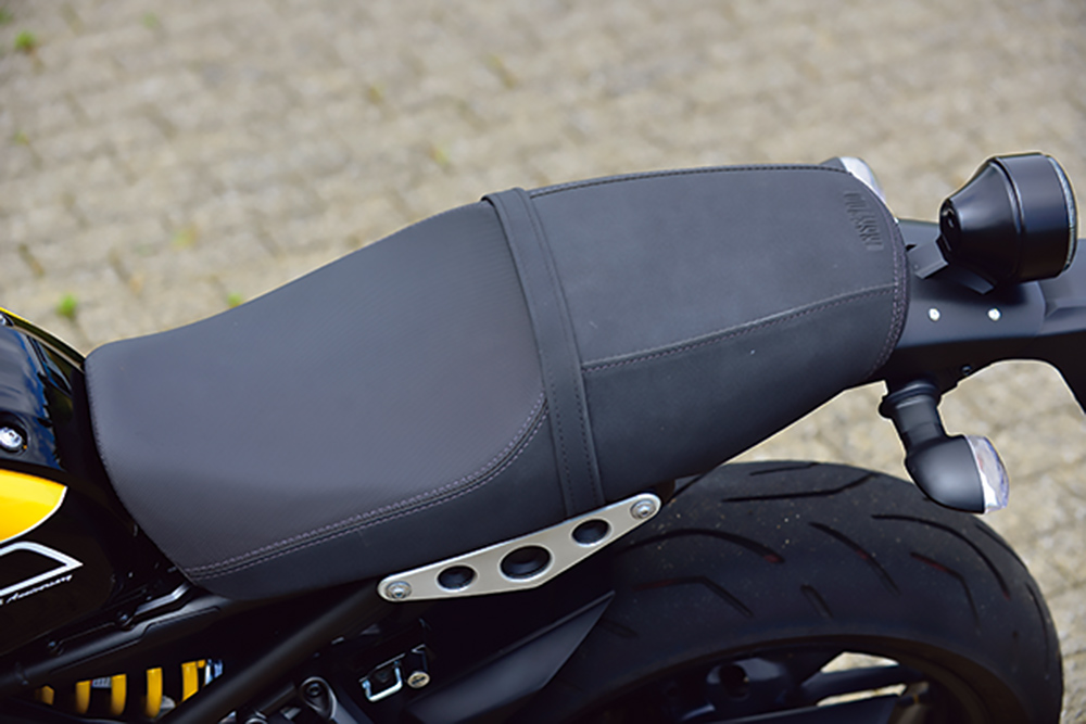 ヤマハ・XSR900のシート