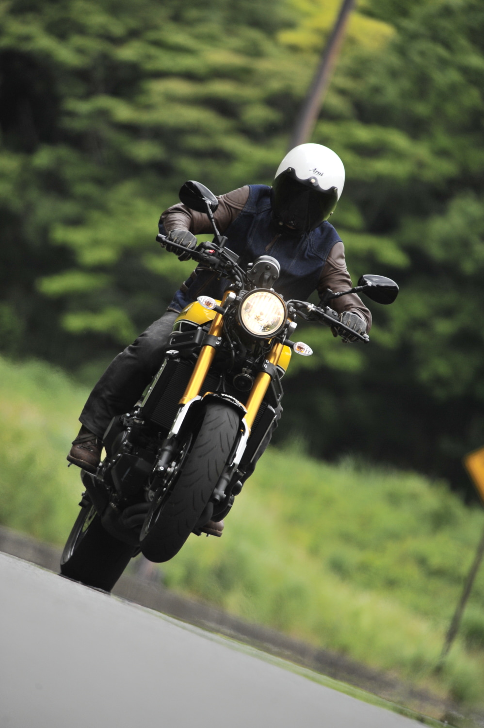ヤマハのXSR900でウイリー! 最近のヤマハのトラクションコントロールはぶっ飛んでいる‼︎