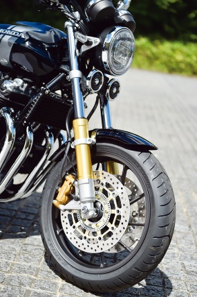 no175_cbr1100rd_02