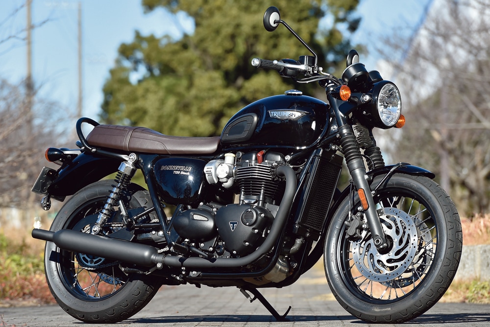 TRIUMPH・ボンネビル T120 ブラックの7:3スタイリング