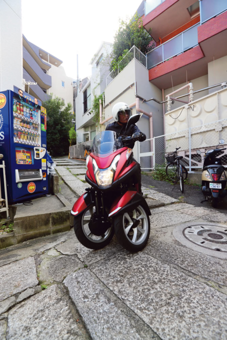 ヤマハのトリシティ125で階段!? アタック!