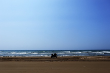 青空と海とバイク
