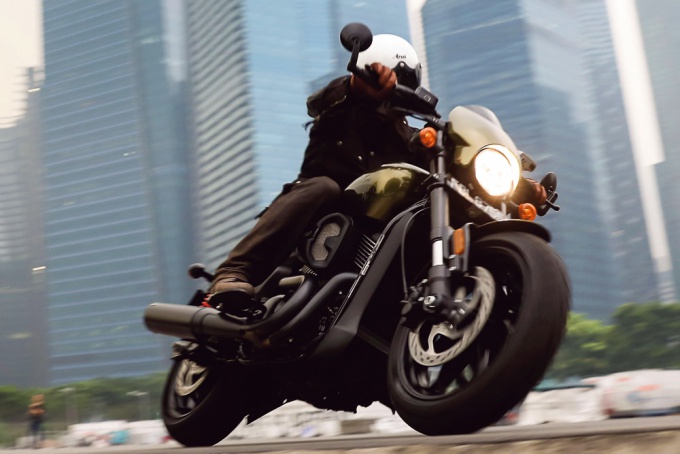 HARLEY-DAVIDSONのSTREETRODをシンガポールでインプレッション!