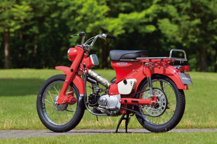 ホンダのハンターカブ90Trail CT200の後ろ7:3イメージ
