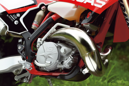 ガスガス EC300のエンジンは2ストローク