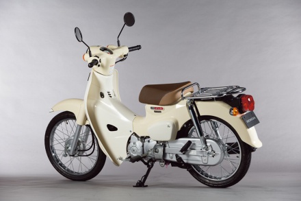 ホンダ・スーパーカブ110の後ろ7:3