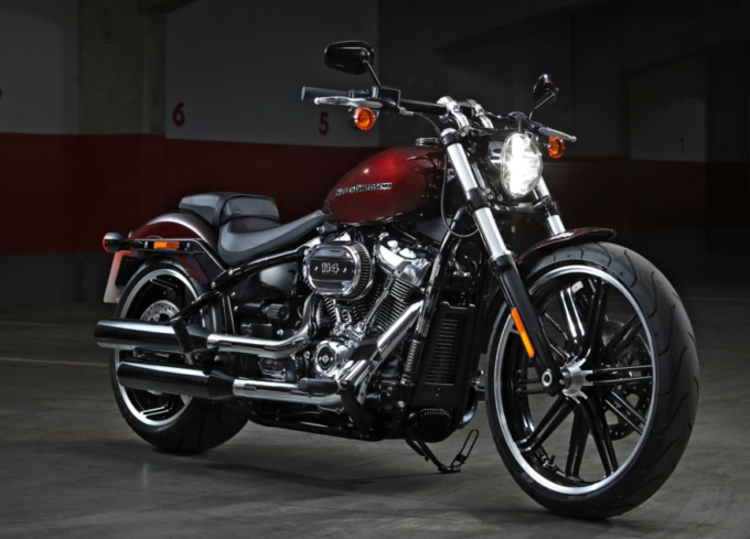 HARLEY-DAVIDSONのブレイクアウト107の7:3スタイリング