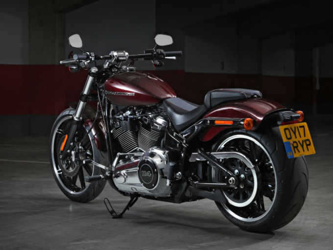 HARLEY-DAVIDSONのブレイクアウト107の逆7:3スタイリング