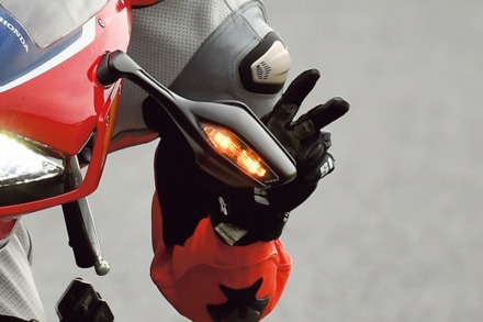 CBR1000RRでピースサイン!