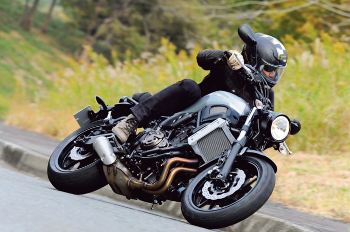 ヤマハのXSR700でコーナリングインプレッション