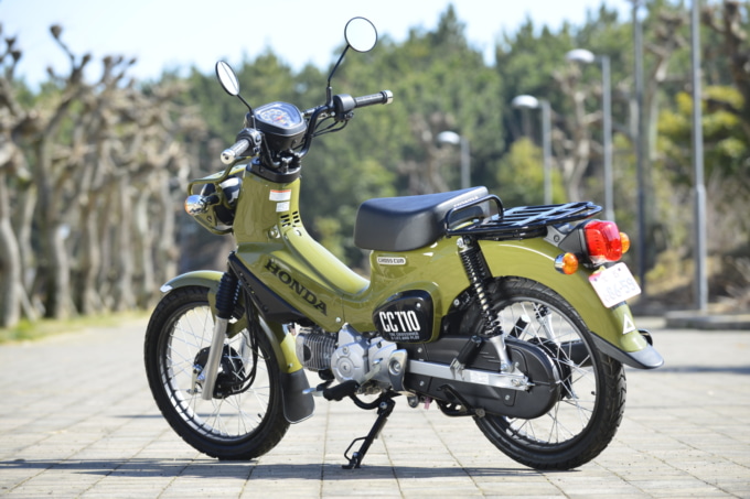 新型CROSSCUB110のの後ろ7:3イメージカット