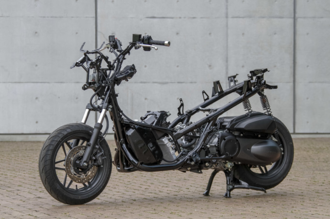 新型フォルツァのストリップモデルの逆7:3カット