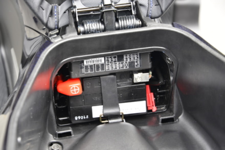PCXハイブリッドの補機用の12Vバッテリー