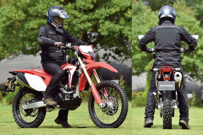 ホンダCRF450Lの足つき状況。試乗インプレッションライダーは172cmの谷田貝 洋暁