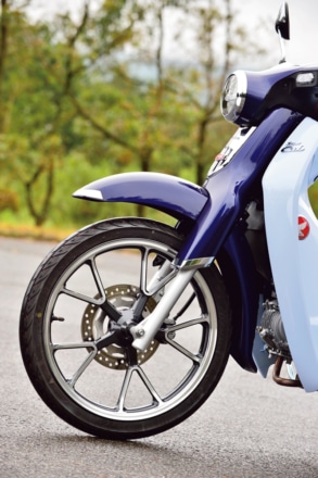ホンダ・スーパーカブC125のフロント足まわり