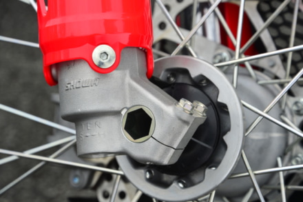 ホンダ・CRF450Lのフロントアクスルシャフト
