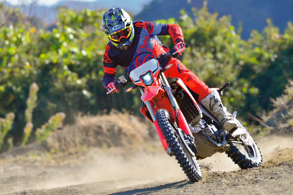 CRF450Lをオフロードコースでインプレッション