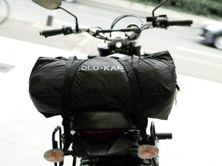 カマボコテントソロULをバイクに積載