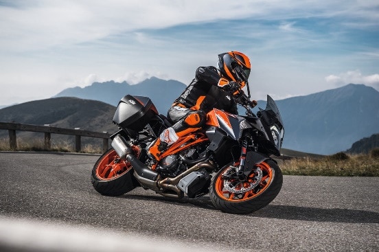 KTM 1290 SUPER DUKE GT(POWERPARTS 装着車)