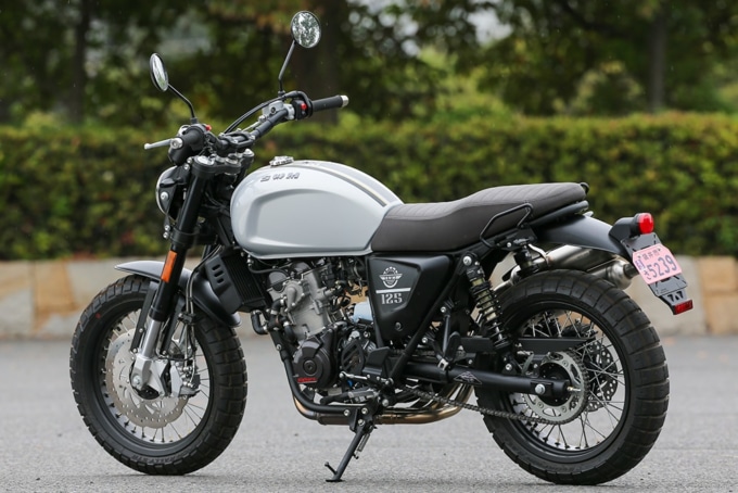 SWM アウトロー125 左サイドビュー