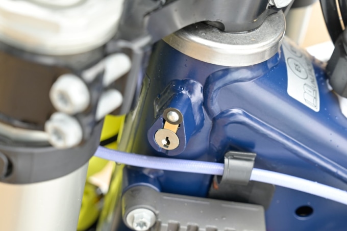 HUSQVARNA TE150i(2020年モデル)ハンドルロック機構