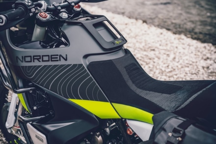 ハスクバーナ NORDEN 901 CONCEPT タンク&シート