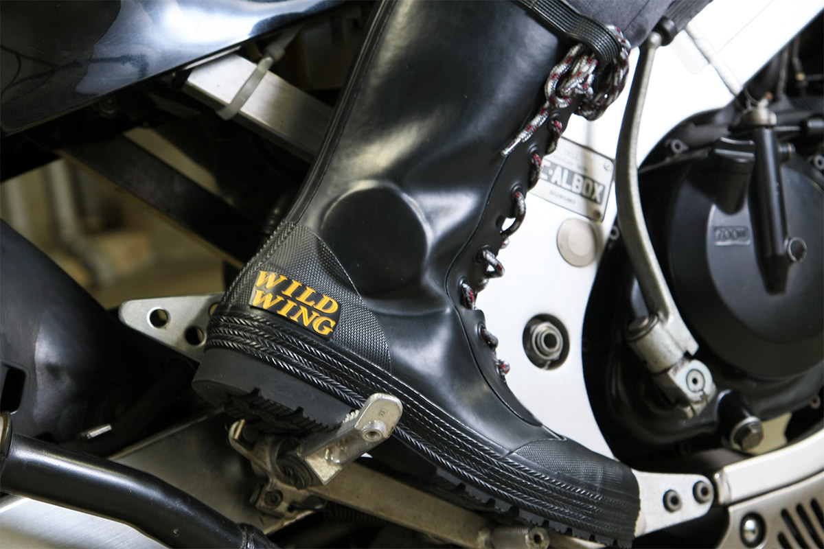 WILDWING RIN-001 フラミンゴ ラバーレインブーツ(長靴)でバイクにライディング
