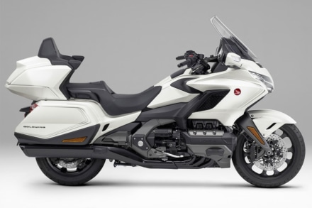 HONDA Gold Wing Tour Dual Clutch Transmission〈AIRBAG〉(2020年モデル)パールグレアホワイト(ストライプ)