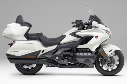 HONDA Gold Wing Tour(2020年モデル)パールグレアホワイト(ストライプ)