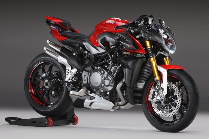 MVアグスタ ブルターレ1000RR(2020年モデル、カラー:アゴレッド/ダークメタリックマットグレイ/マットカーボン)