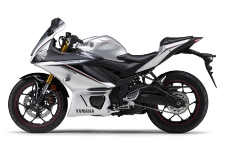 ヤマハ YZF-R25 ABS 2020年モデル(マットシルバー)左サイドビュー