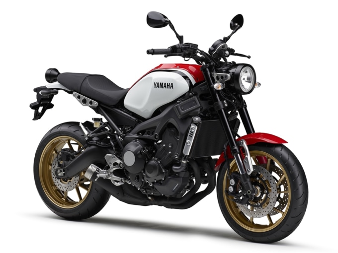 2020年モデル YAMAHA XSR900(ホワイト)右7:3ビュー