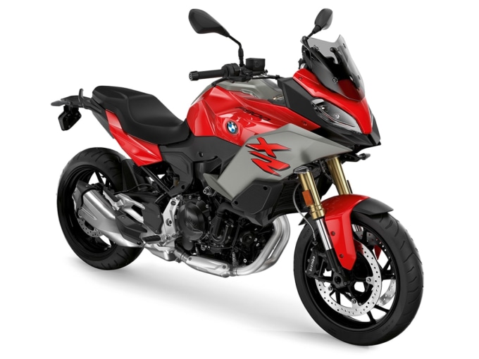 BMW F900XR(レーシング・レッド)7:3ビュー