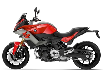 BMW F900XR(レーシング・レッド)左サイドビュー