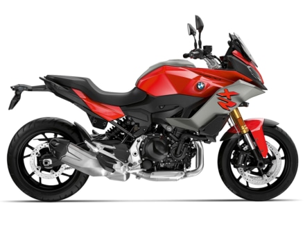BMW F900XR(レーシング・レッド)右サイドビュー