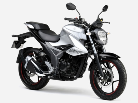 2020年モデル SUZUKI GIXXER(ソニックシルバーメタリック / グラススパークルブラック)7:3ビュー