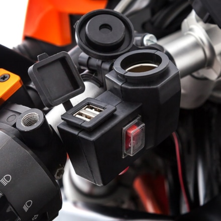 UA バイク用電源 デュアルUSB充電器+シガーソケット 取り付けイメージ