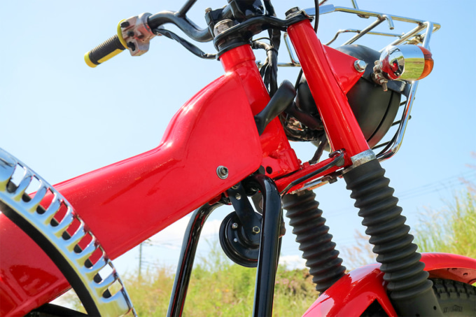 オートボーイ津田沼のリサイクルカブサービスでリフレッシュしたハンターカブ(CT110、'81年式)のフレームカバー