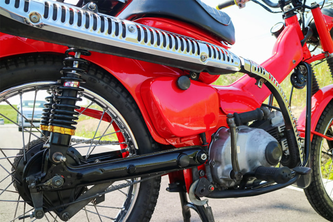 オートボーイ津田沼のリサイクルカブサービスでリフレッシュしたハンターカブ(CT110、'81年式)のサイドカバー