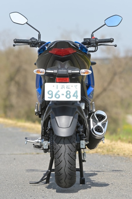 SUZUKI GIXXER150(2020年モデル)リヤビュー