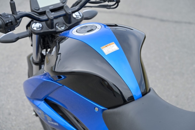SUZUKI GIXXER150(2020年モデル)タンク