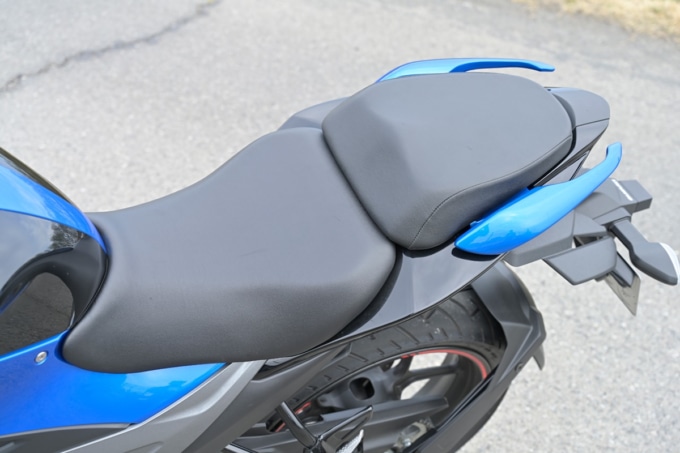 SUZUKI GIXXER150(2020年モデル)シート