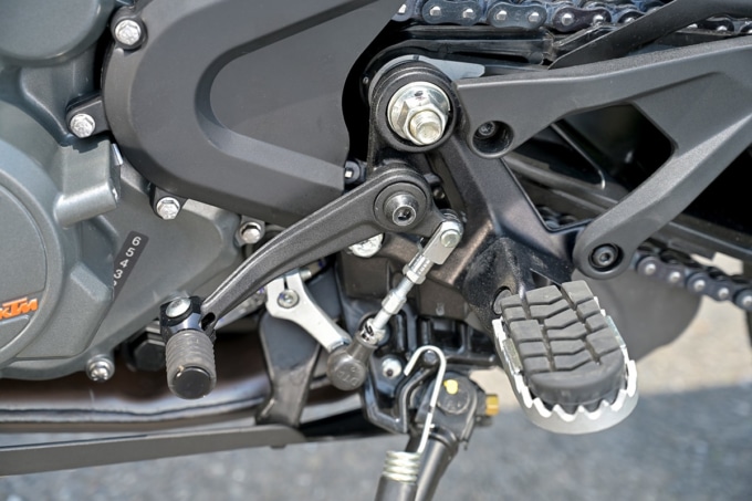 KTM 390ADVENTURE(2020年モデル)のステップ