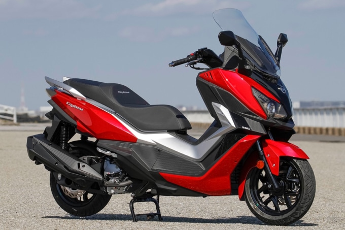 SYM CRUiSYM250(クルージム250)の右7:3ビュー