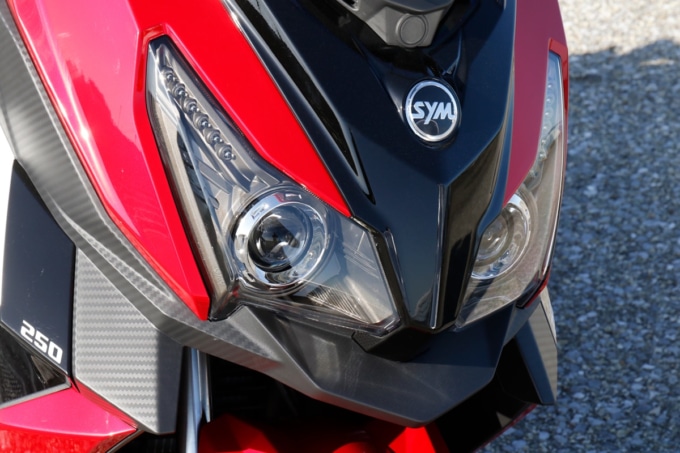 SYM CRUiSYM250(クルージム250)のヘッドライト