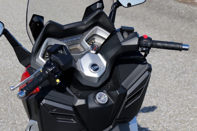 SYM CRUiSYM250(クルージム250)のハンドルまわり